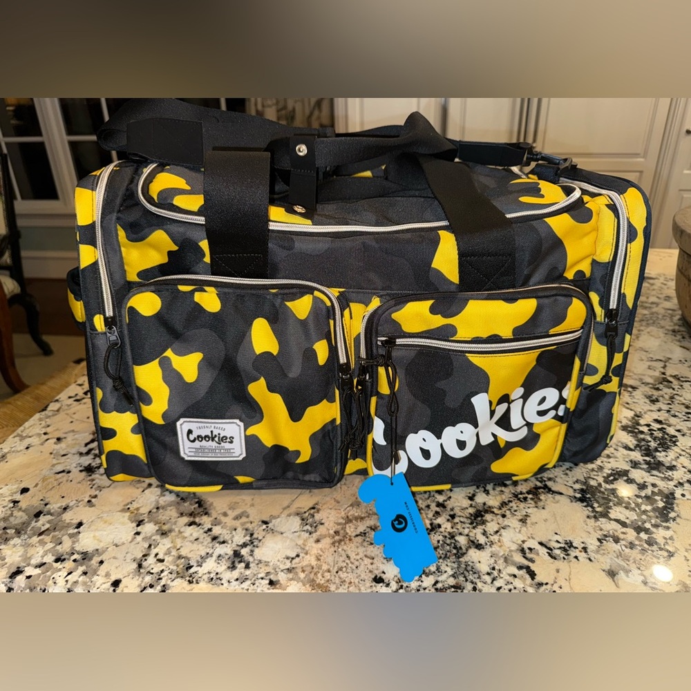 NWT COOKIES HERITAGE SMELL PROOF DUFFLE BAG - Yellow Camo
